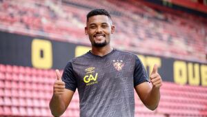 Zagueiro Sabino, ex-Coritiba, é oficializado como reforço no Sport