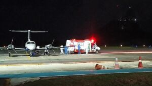 Fernando de Noronha realiza o primeiro salvo-aéreo noturno para transferir paciente com Covid-19