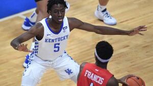 Jogador que era promessa da NBA morre aos 19 anos em acidente de carro