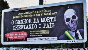 Campanha volta a espalhar outdoors contra Bolsonaro no Grande Recife
