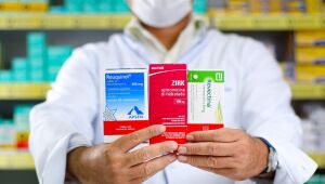 Votação sobre 'kit Covid' no SUS empata em comissão após racha na Saúde e ausência da Anvisa