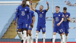 Em prévia da final da Champions, Chelsea vence de virada e adia título do City no Inglês