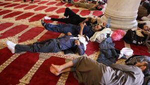 Novos confrontos em Jerusalém deixam mais de 300 feridos