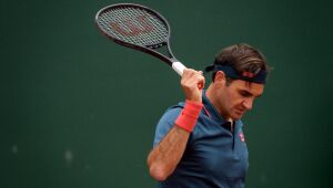 Roger Federer é derrotado no retorno às competições no saibro