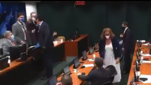 Deputado bolsonarista agride colega petista em sessão sobre regulação de Cannabis na Câmara
