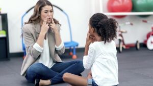 Saiba o que é e como identificar a Apraxia de Fala