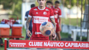 Jean nega preocupação com baixo número de gols