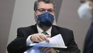 Ernesto Araújo afirma que Bolsonaro atuou na importação de hidroxicloroquina