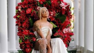Pabllo Vittar, abandonada no altar em clipe, diz 'sou piranha, vou casar é nada'