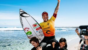 Em meio a temporada vitoriosa, Gabriel Medina chega em alta ao Japão