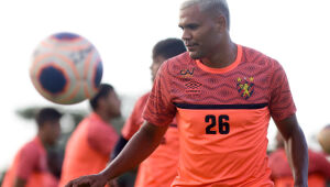 Por indisciplina, Mikael é cortado de partida e multado pelo clube