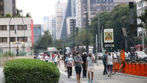 Brasil registra 72,7 mil casos e 2,3 mil mortes em 24 horas
