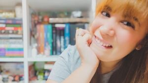 Escritora recifense apresenta live de pré-lançamento do seu primeiro livro