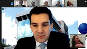 TRE-PE mantém cassação de prefeito e vice que jogou dinheiro para eleitores, em Joaquim Nabuco
