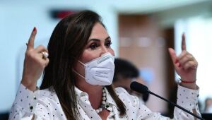 Kátia Abreu diz que Ernesto foi bússola que 'nos direcionou para o caos'