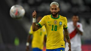 Pelé sobre Neymar: 'Sempre fico feliz quando vejo ele jogar bola'