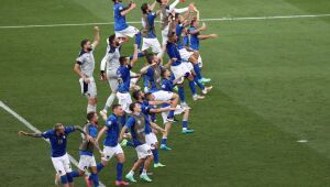 Itália e País de Gales passam de fase na Eurocopa