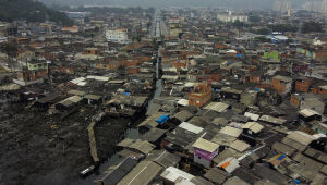 Na maior favela de palafitas do Brasil, a Covid é mais uma mazela