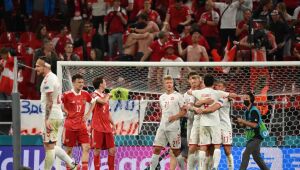 Dinamarca vence Rússia e avança às oitavas da Eurocopa
