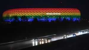 Uefa envia mensagem equivocada ao proibir cores do arco-íris em estádio, alerta ministro alemão