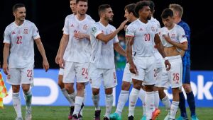 Espanha goleia Eslováquia e vai às oitavas da Eurocopa