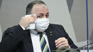 PF ouve Pazuello sobre prevaricação atribuída a Bolsonaro e suspeitas na compra da Covaxin