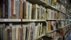 Leitura pode reduzir a pena na prisão, mas ainda há desafios