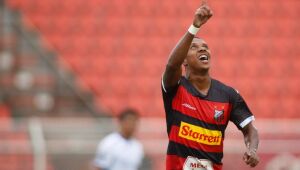Iago Dias chega ao Náutico para reforçar o ataque e suprir possível saída de Erick