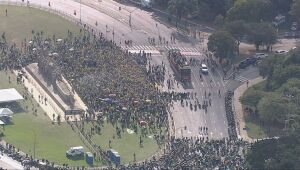 Após 'motociata', Bolsonaro cita Deus e militares, enaltece PM-SP e cloroquina e ataca isolamento