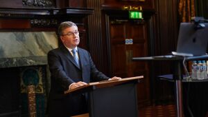 Governo britânico se desculpa por falhar com 'milhares de vítimas' de estupro