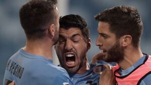 Suárez evita derrota para o Chile e dá primeiro ponto ao Uruguai