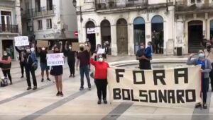 Brasileiros protestam em Lisboa contra o presidente Bolsonaro