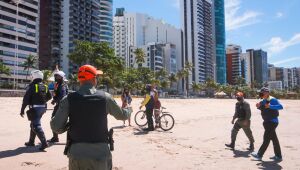 Domingo é marcado por descumprimento de medidas restritivas nas praias do Recife