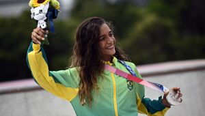Famosos comemoram medalha de Rayssa Leal, a fadinha do skate
