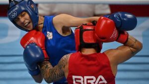 Bia Ferreira, esperança de ouro no boxe, estreia com vitória e vai às quartas