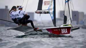 Kahena e Martine ganham 7ª regata no 49er FX; Scheidt é 6º na Laser