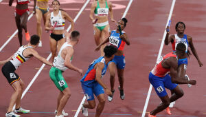 Time brasileiro bate recorde nos 4x400m misto, mas não alcança a classificação