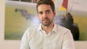 Eduardo Leite diz que não é 'salvador da pátria' e que abre mão por nome forte de centro