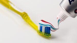 Brasil deve gastar US$ 500 milhões para importar escova de dente em dez anos, diz indústria