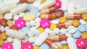Venda de antidepressivos cresce na pandemia e liga alerta para sofrimento mental