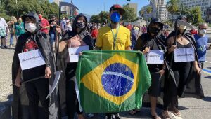 Famosos comparecem a manifestações que pedem impeachment de Bolsonaro