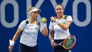 Luisa Stefani e Laura Pigossi perdem set point, caem diante de suíças e vão disputar o bronze do tên