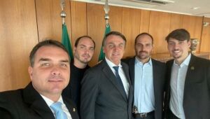 Bolsonaro impõe sigilo de cem anos sobre acesso dos filhos ao Planalto