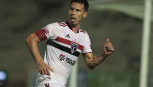 Staff de Hernanes admite sondagem do Sport