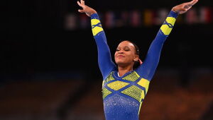 Rebeca Andrade conquista medalha de prata na ginástica feminina