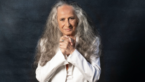 Maria Bethânia, sobre "Noturno": "Estou feliz por reproduzir com a música o que carrego em mim"