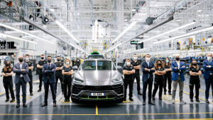 Lamborghini registra recorde com 15 mil Urus produzidos; SUV passa dos 300 km/h