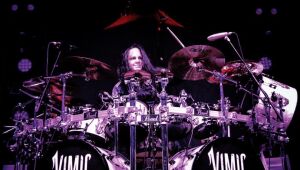 Joey Jordison, ex-baterista do Slipknot, morre aos 46 anos
