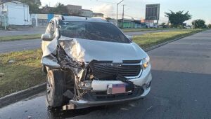 Colisão entre carro e caminhão deixa feridos na BR-101, em Igarassu