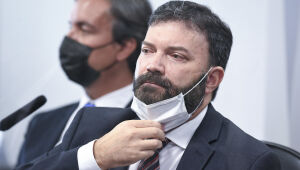 Coronel mostra áudios mostrando negociação de vacina privada, e senadores apontam atividade ilegal